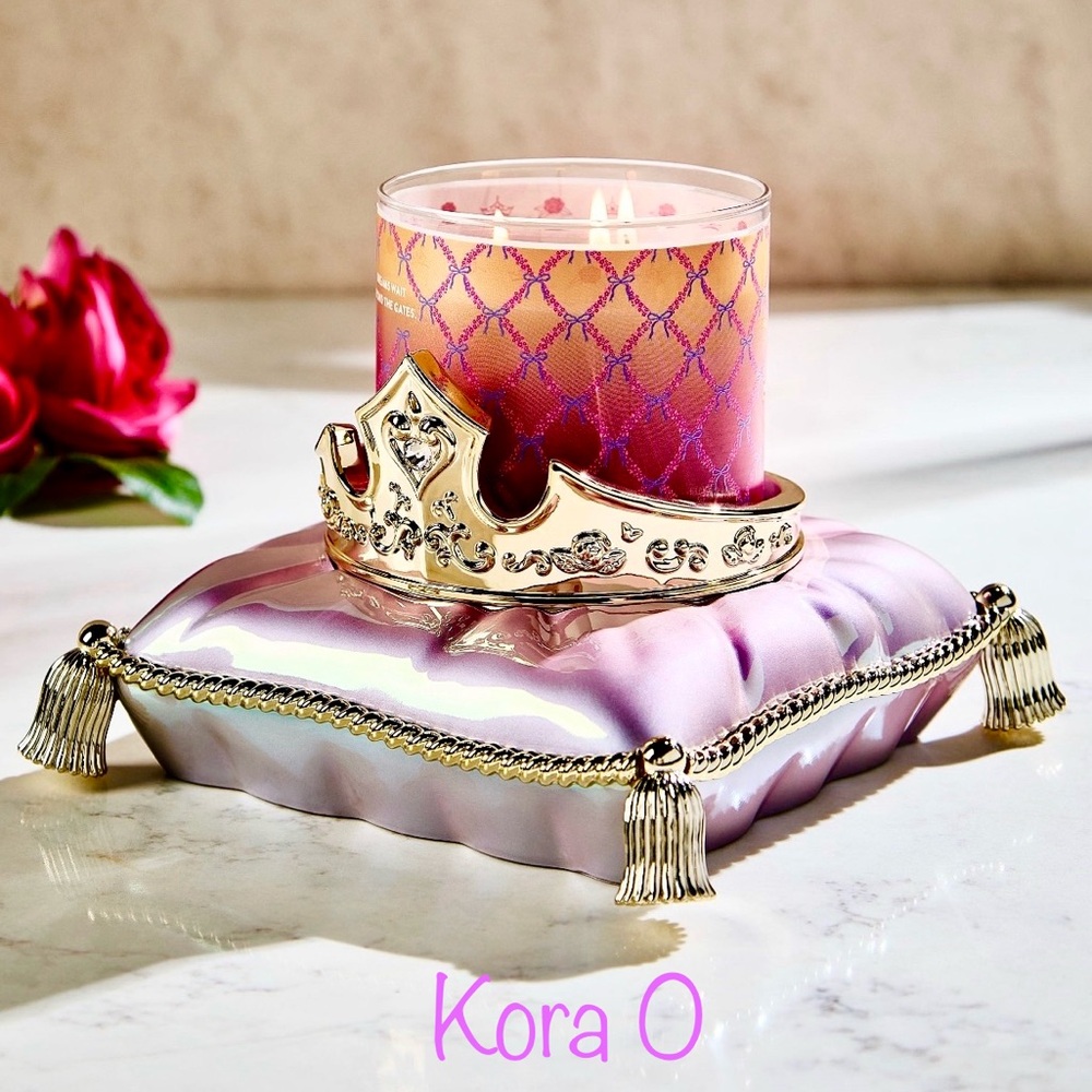 ✨Disney Aurora Crown Pedestal✨
